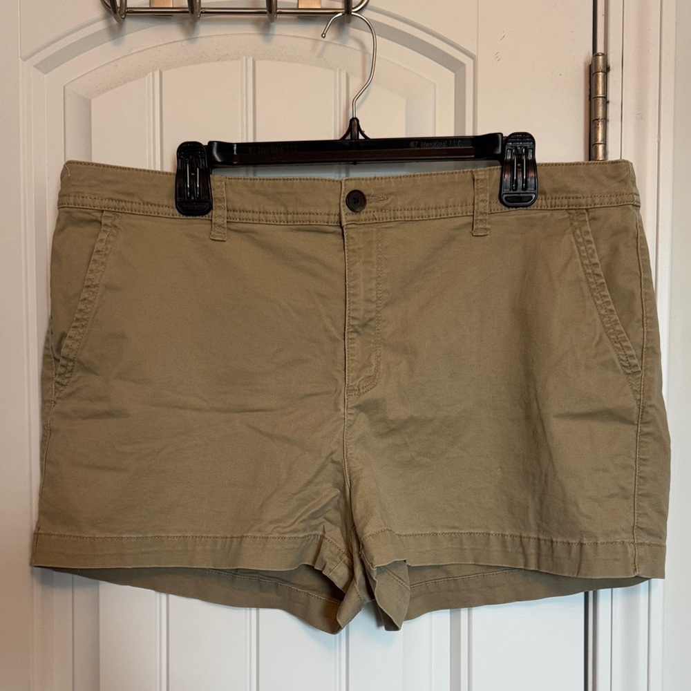 A New Day Women's Cargo Shorts - Tan